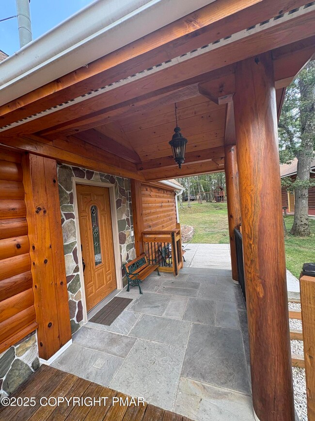 1458 N Rocky Mountain Dr, Effort, PA 18330 - photo 3