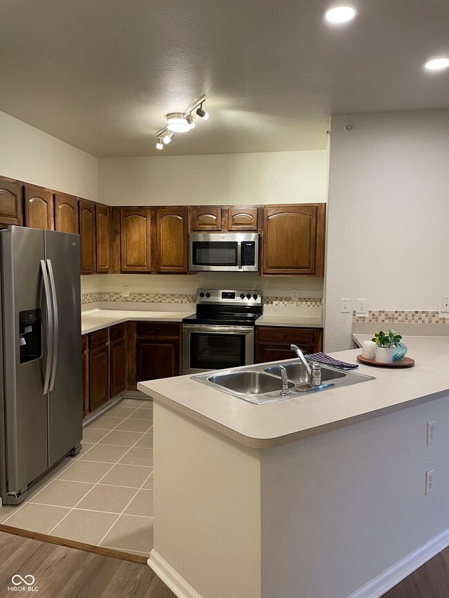 12820 University Crescent unit 2C, Carmel, IN 46032 - photo 6