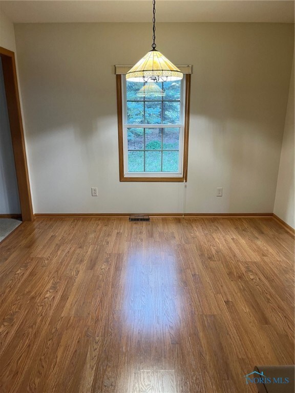 Kitchen dining area