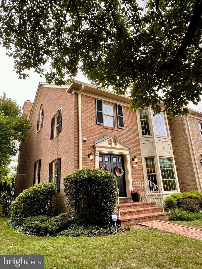 10825 Brewer House Rd, Rockville, MD 20852 - photo 3