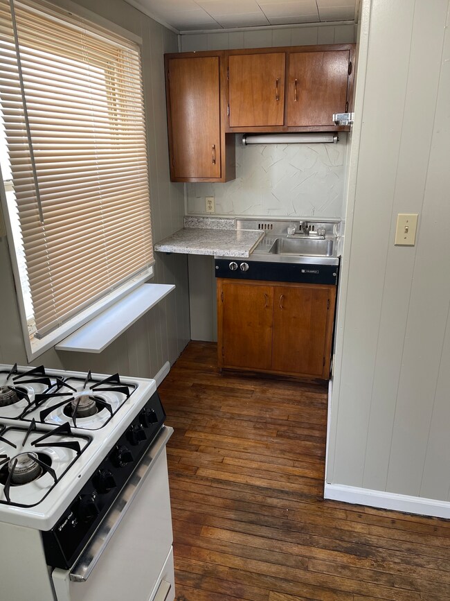 305 2nd St, Covington, IN 47932 - photo 6