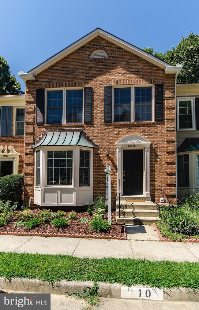 10620 Alison Dr, Burke, VA 22015 - photo 2