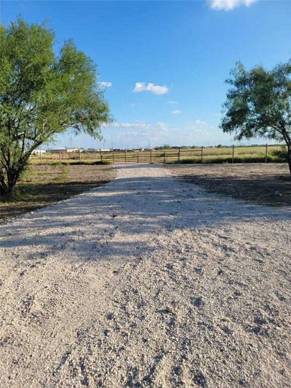 401 E Wisconsin Rd, Donna, TX 78537 - photo 7