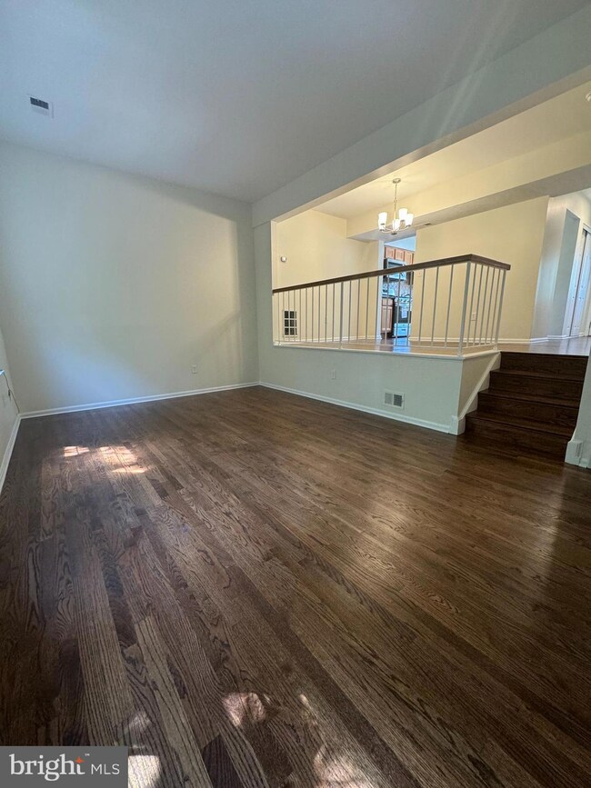 1951 Mayflower Dr, Woodbridge, VA 22192 - photo 5