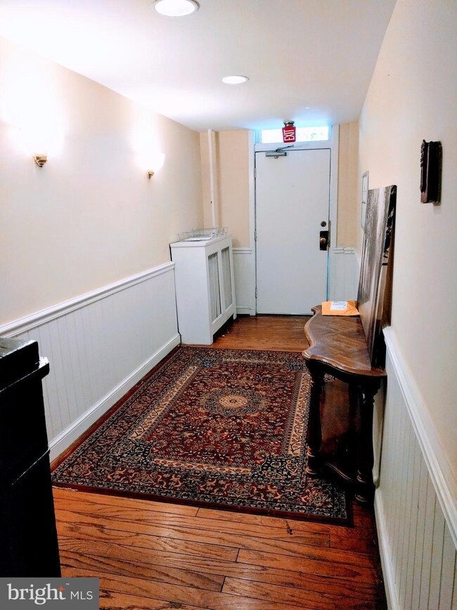 1300 35th St NW unit 2, Washington, DC 20007 - photo 3