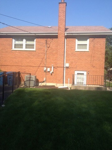 971 S Hawthorne Ave, Elmhurst, IL 60126 - photo 2