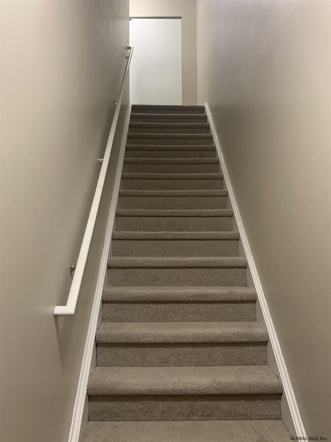 306 Cambridge Manor Dr, Schenectady, NY 12302 - photo 2