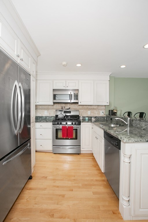 522 E 3rd St unit 1, Boston, MA 02127 - photo 2