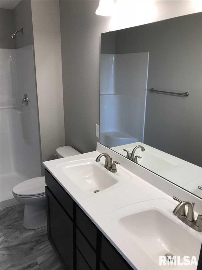 320 E Franklin St unit 202, Eldridge, IA 52748 - photo 6