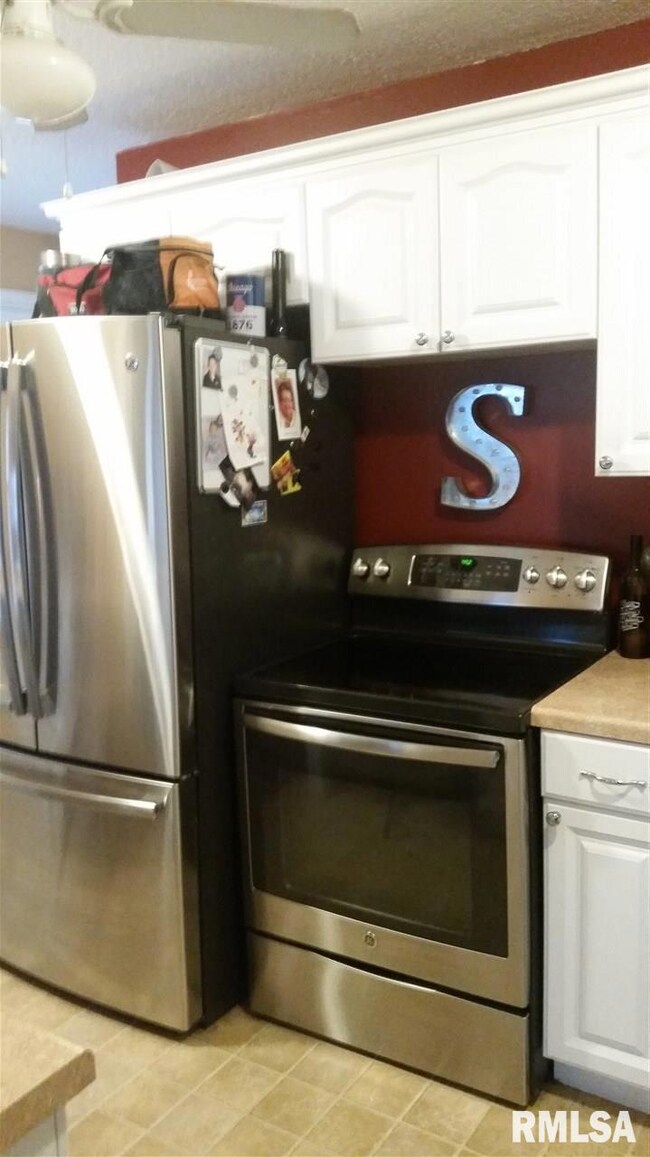 1011 N 3rd St, Clinton, IA 52732 - photo 5