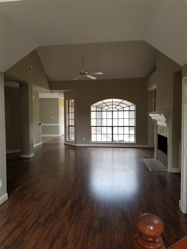 8002 Oakwood Garden St, Houston, TX 77040 - photo 4