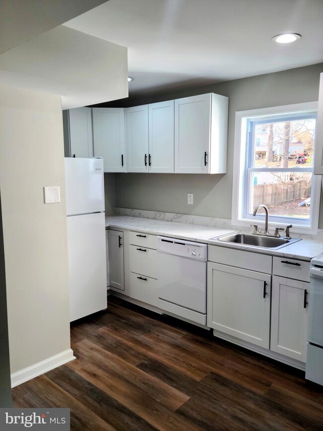 21701 Great Mills Ln unit B, Lexington Park, MD 20653 - photo 3