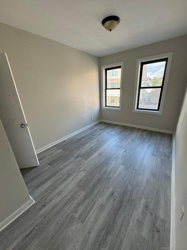 1071 Pembroke St unit 2E, Bridge Port, CT 06608 - photo 5