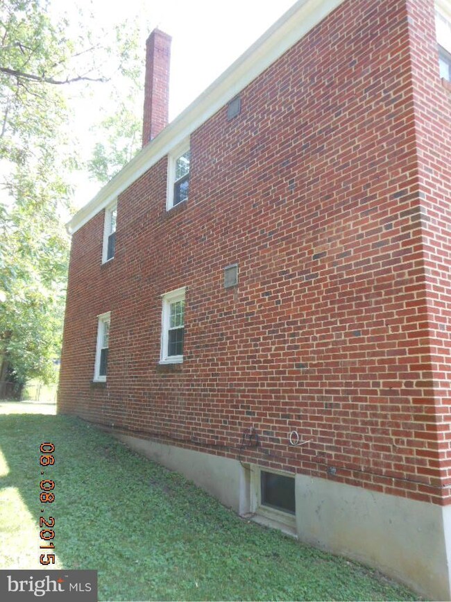 6125 Chinquapin Pkwy, Baltimore, MD 21239 - photo 2