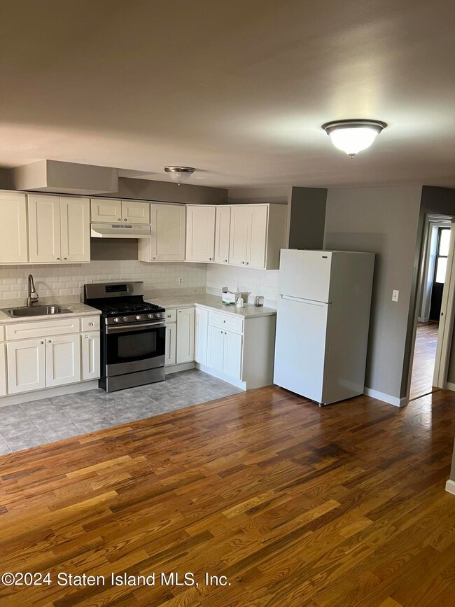 326 Nicholas Ave unit 2, Staten Island, NY 10302 - photo 6