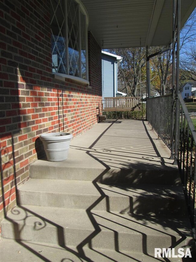 1801 W Teton Dr, Peoria, IL 61614 - photo 4