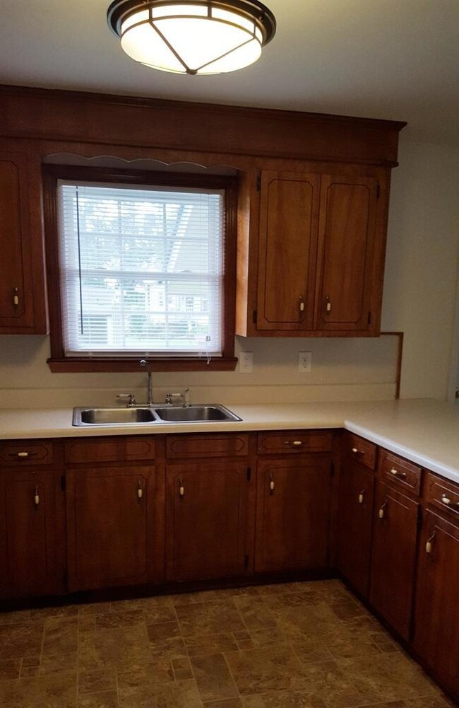 Kitchen w many cabinets