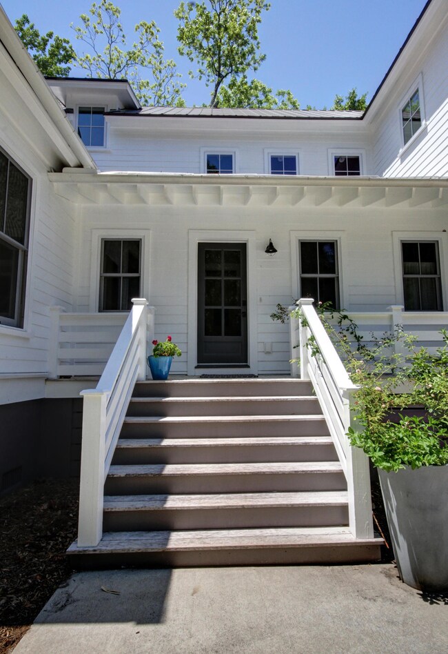 633 Royal Avenue_SIde Entry
