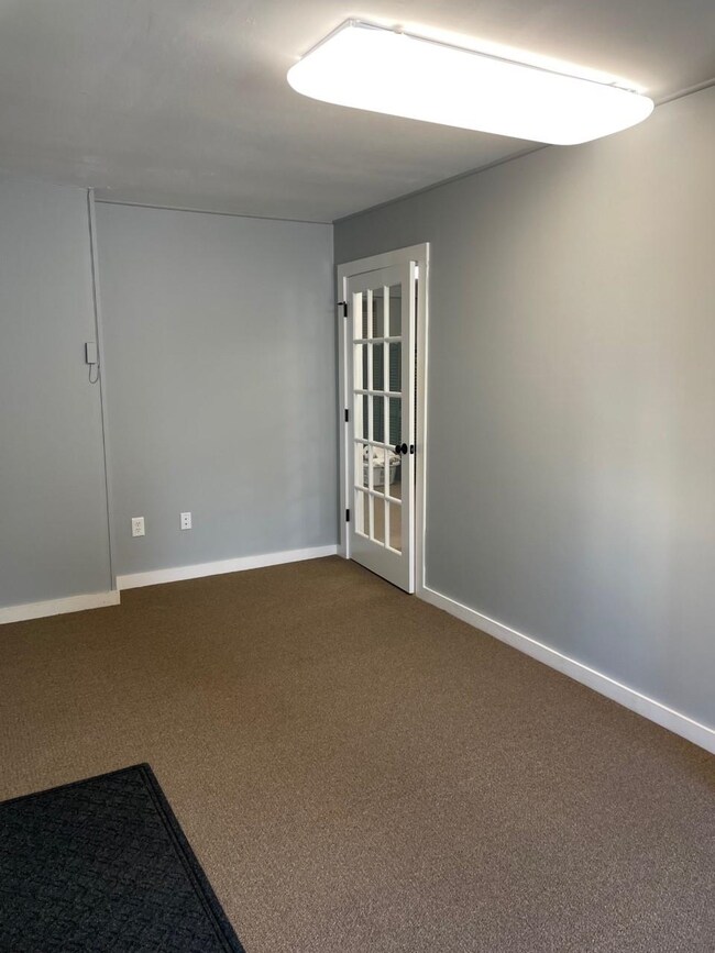 9 Newport Rd unit 3, New London, NH 03257 - photo 4