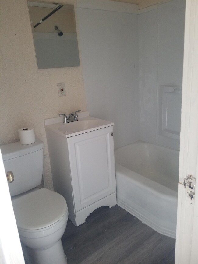 11 Nevada St unit 6, Nashua, NH 03060 - photo 3