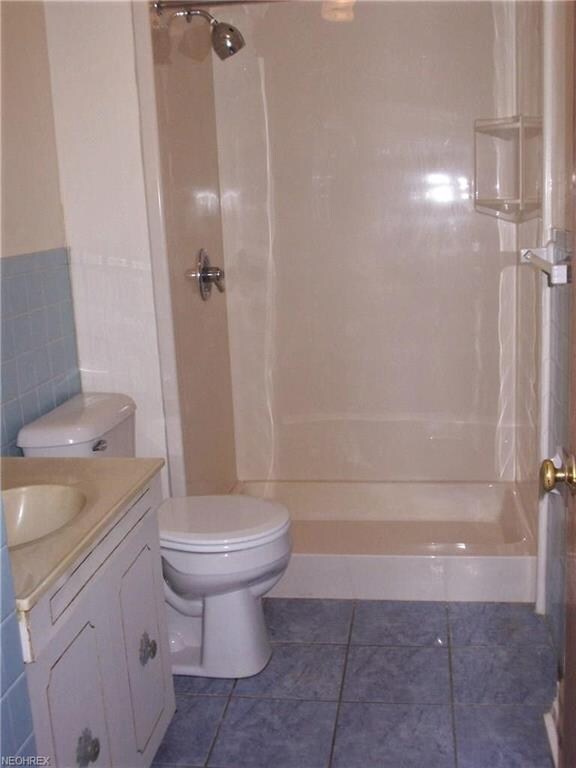 The main bathroom has a large walk in shower.