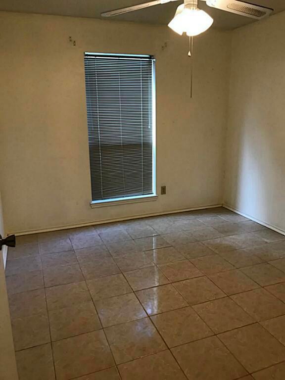 9518 Kingsvalley St, Houston, TX 77075 - photo 3