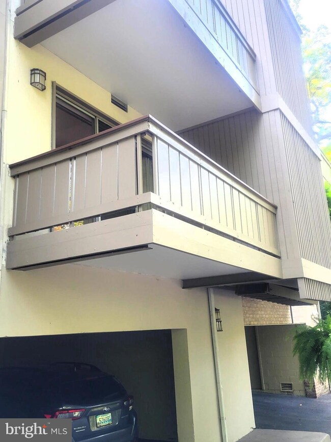 111 Cross Keys Rd unit R111D, Baltimore, MD 21210 - photo 4