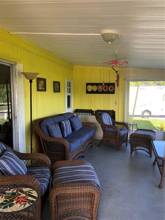 7267 SE Swan Ave, Hobe Sound, FL 33455 - photo 5