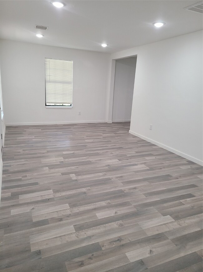 10116 Donald Dr, Houston, TX 77076 - photo 4