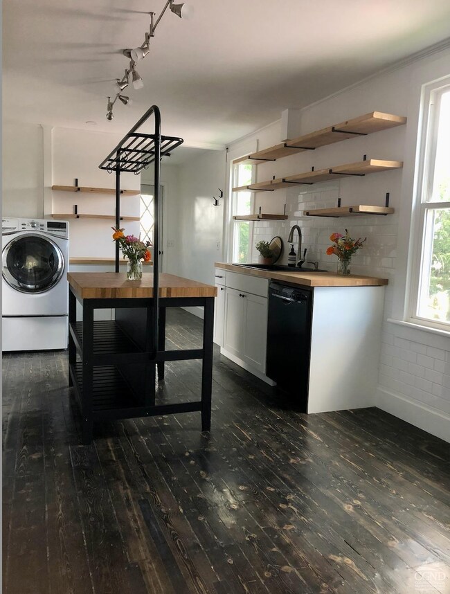 21 8th St unit 3, Hudson, NY 12534 - photo 6