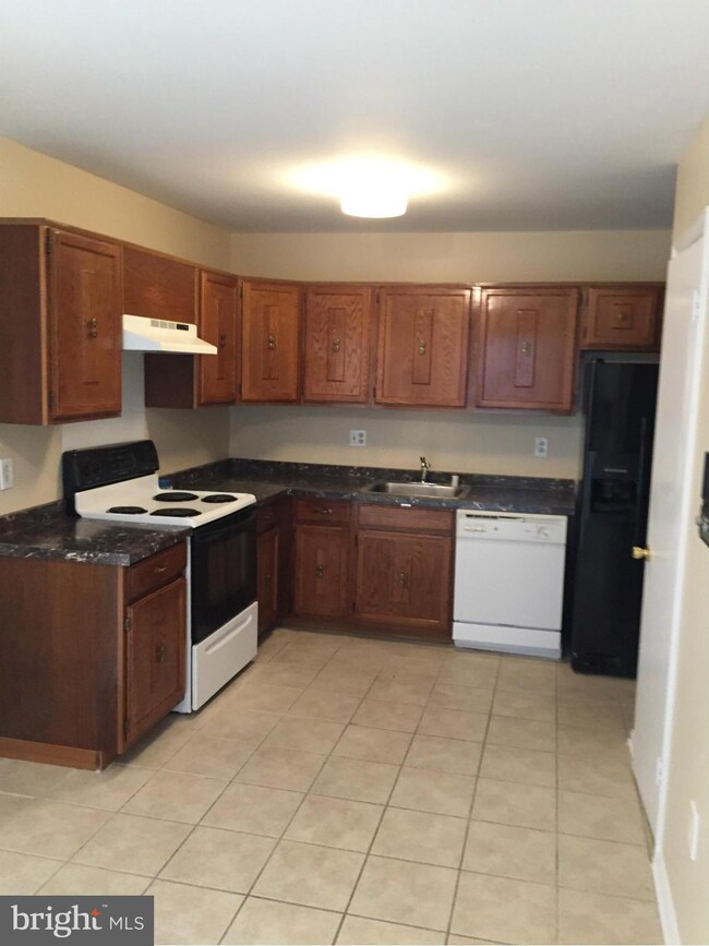 14814 Belle Ami Dr, Laurel, MD 20707 - photo 4