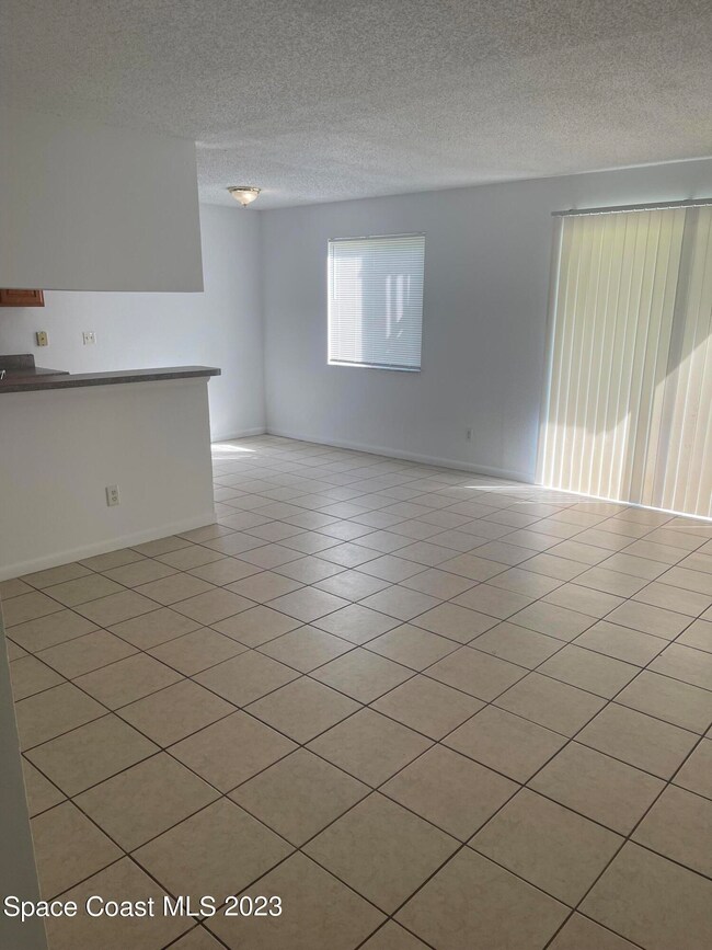 Living/dining combo