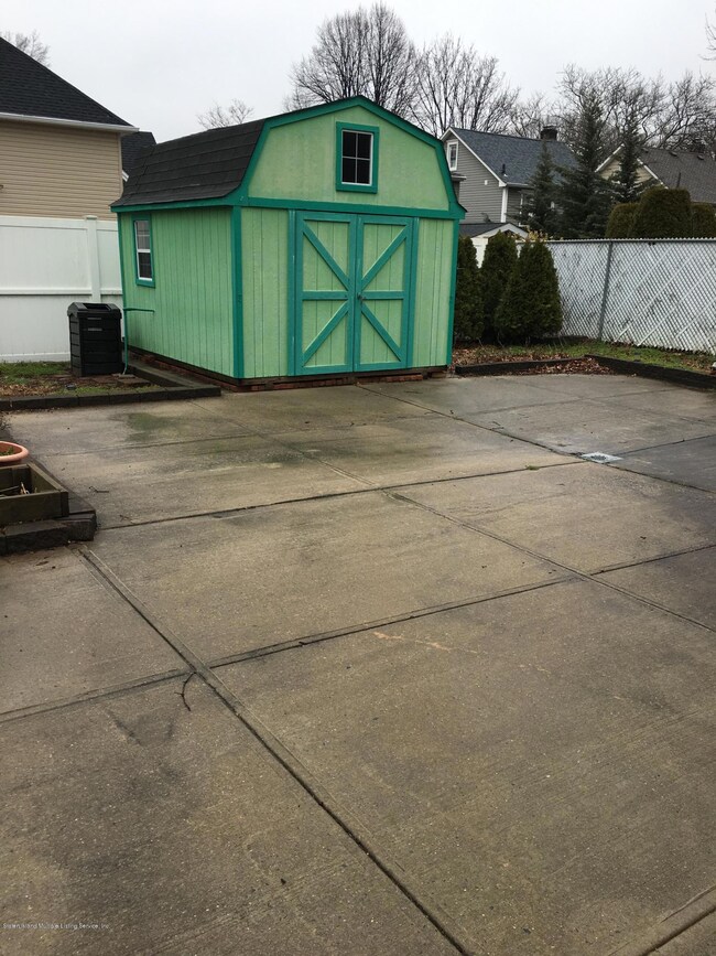193 Kemball Ave, Staten Island, NY 10314 - photo 3