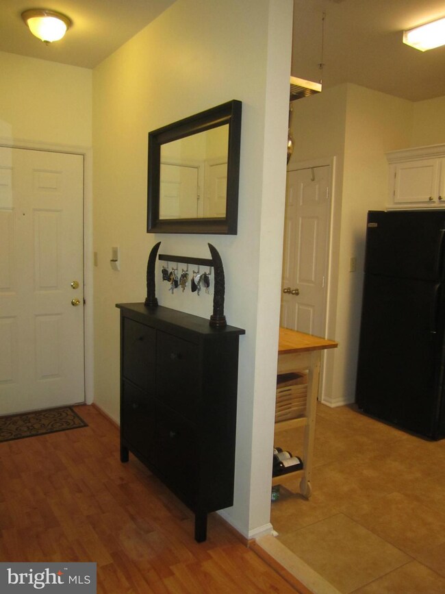 9132 Groffs Mill Dr unit 9132, Owings Mills, MD 21117 - photo 2