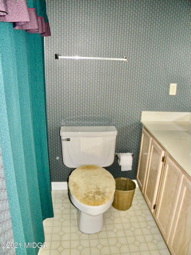 7-Spare bathroom