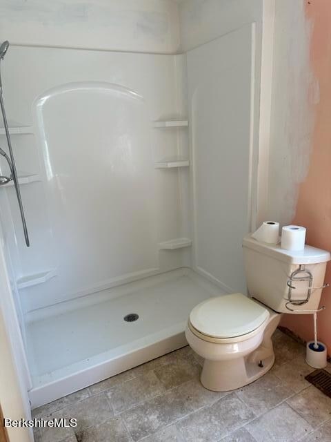 66 Columbia Bathroom Left Side (From Bac