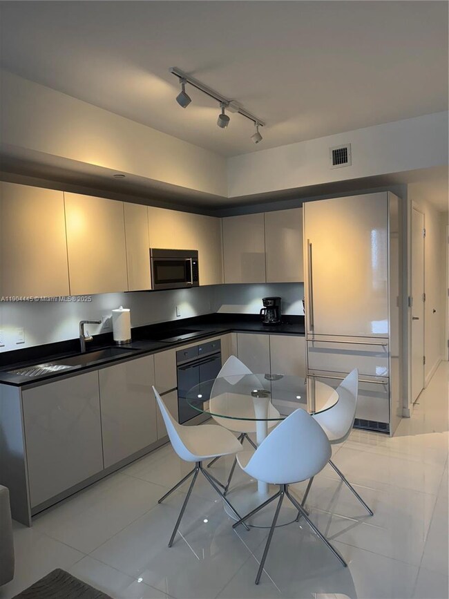 1010 Brickell Ave unit 2510, Miami, FL 33131 - photo 7