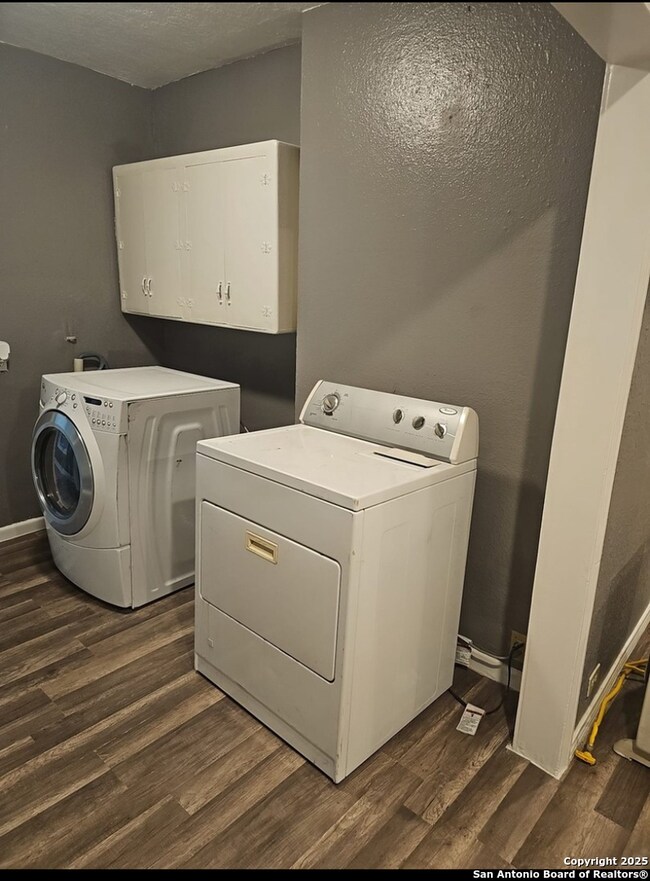 485 W Harding Blvd, San Antonio, TX 78221 - photo 4