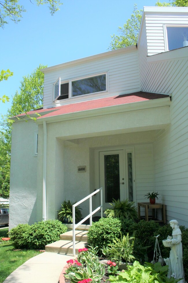 4400 Colerain Ave, Columbus, OH 43214 - photo 2