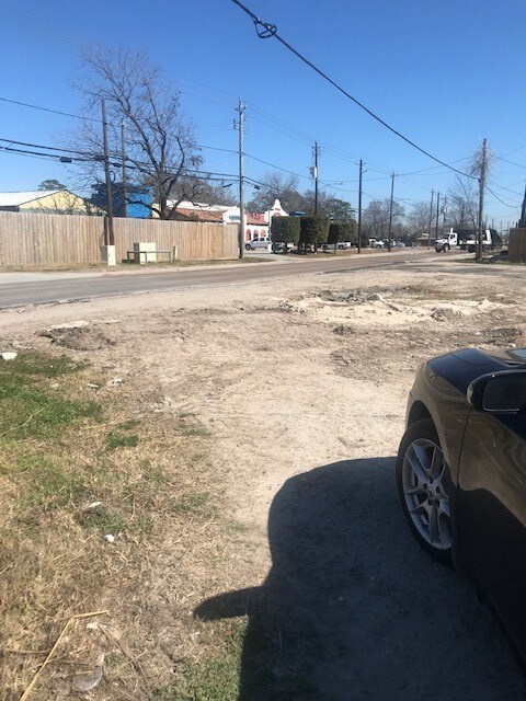 712 Berry Rd, Houston, TX 77022 - photo 2