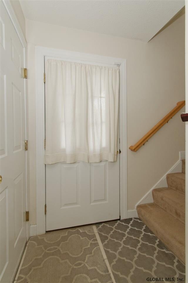 93 Velina Dr, Albany, NY 12203 - photo 3