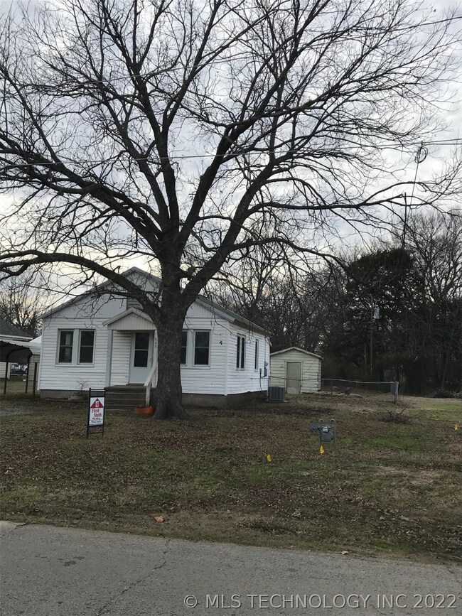 605 N E St, Eufaula, OK 74432 - photo 3