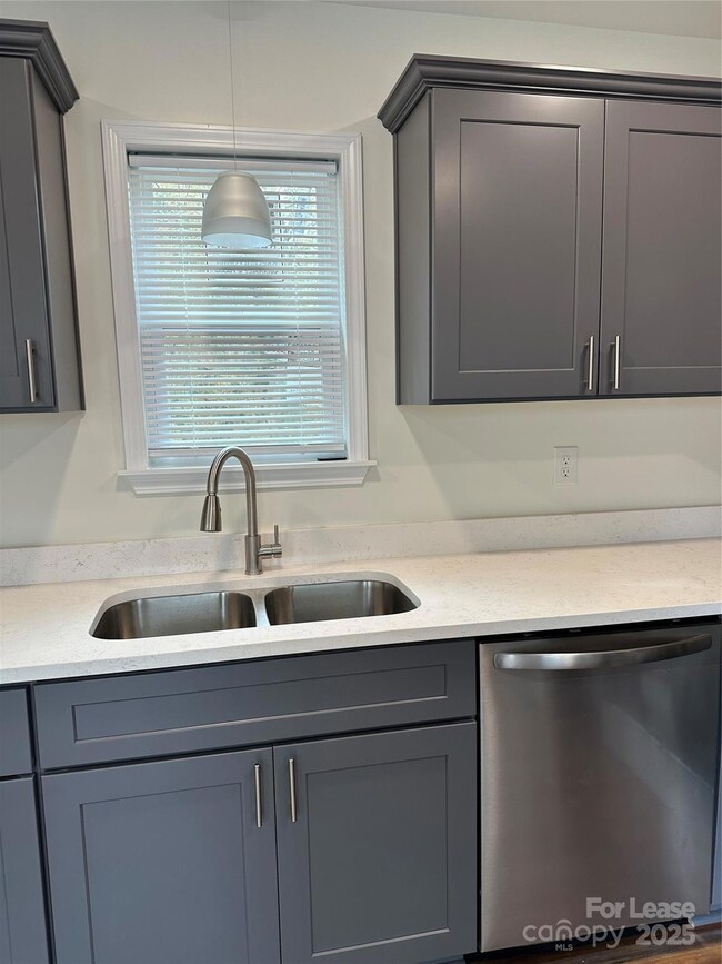 317 W Newton St, Spencer, NC 28159 - photo 4