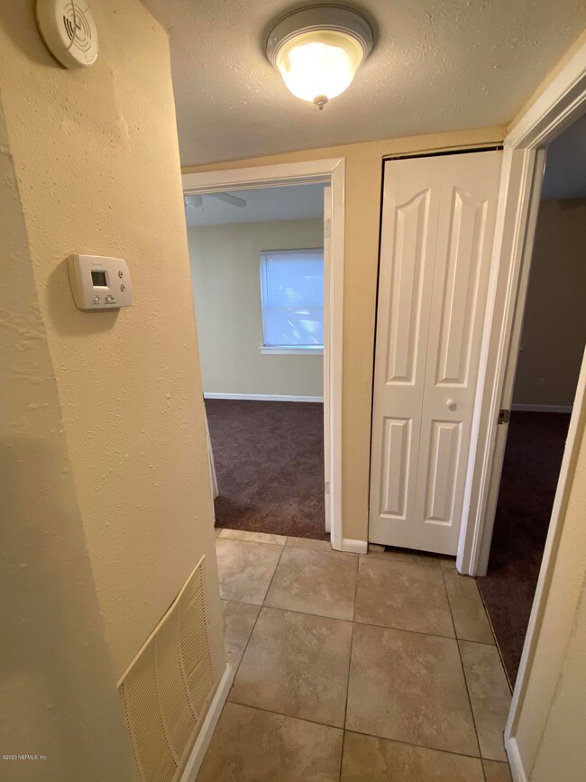 5610 Kimbrell Dr S, Jacksonville, FL 32210 - photo 5