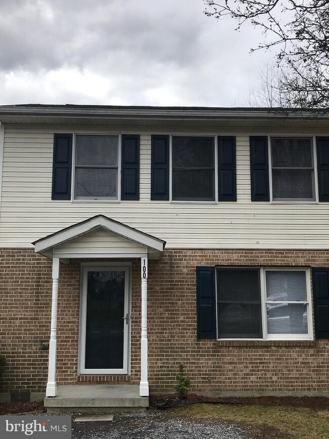 100 Oakmont Cir, Winchester, VA 22602 - photo 3