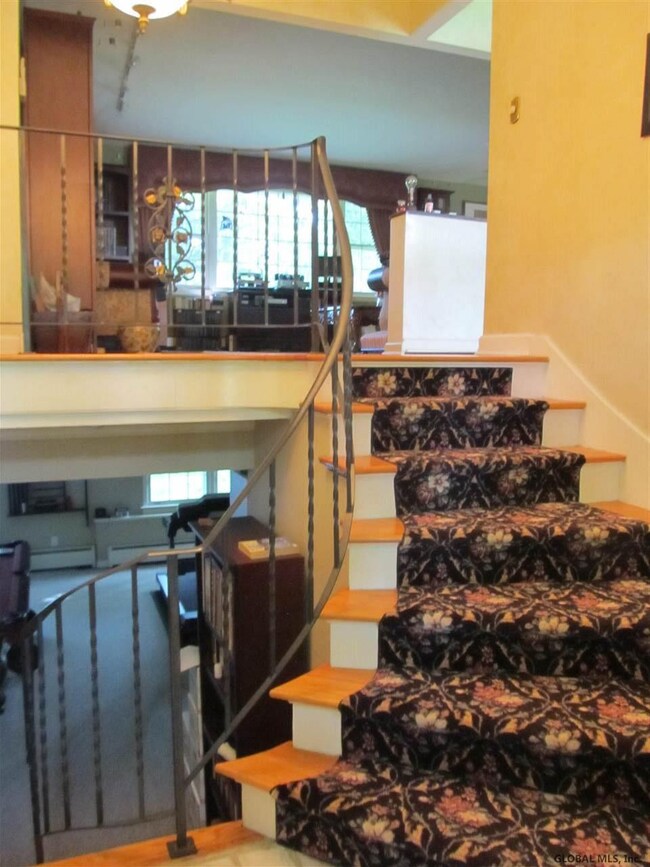 10 Newell Ct, Albany, NY 12204 - photo 3