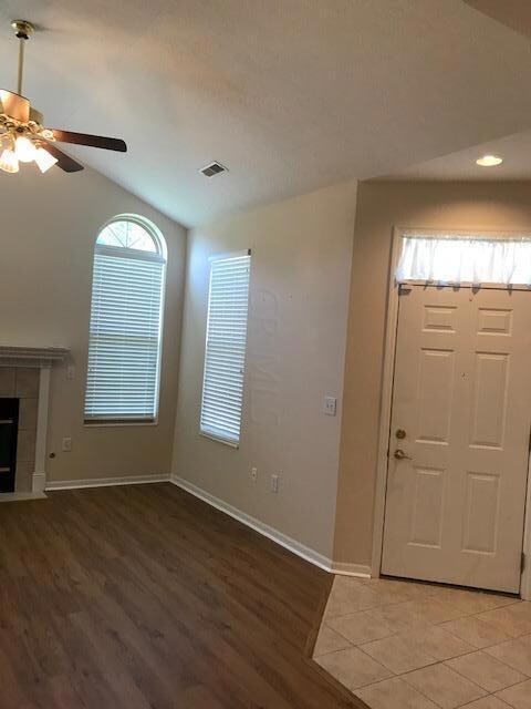 2117 William T- Entry