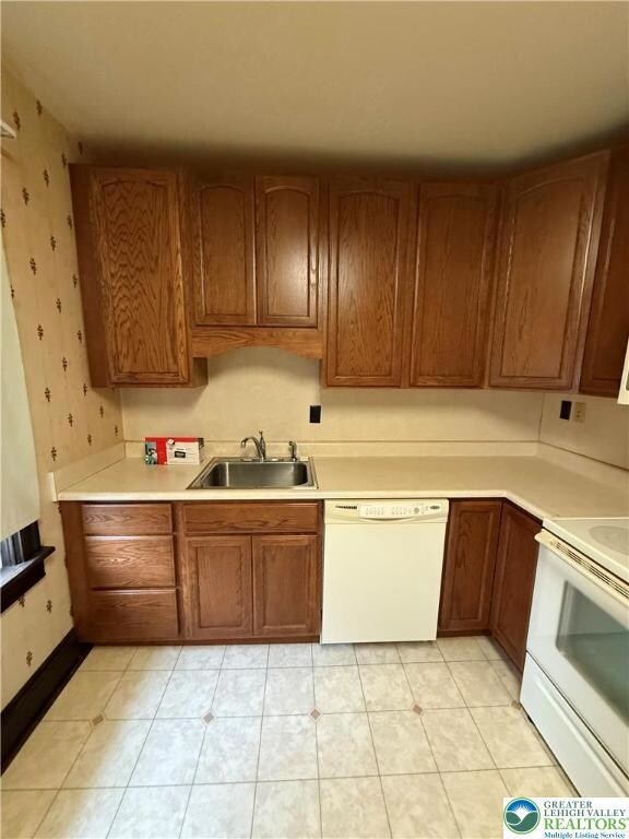 170 S Whitfield St unit Floor 2, Nazareth, PA 18064 - photo 3