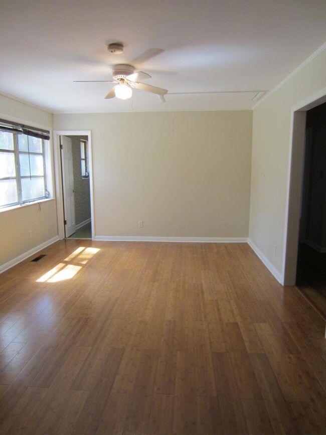 2000 W Lakeridge Dr, Albany, GA 31707 - photo 5