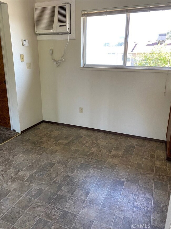 2375 Notre Dame Blvd unit 4, Chico, CA 95928 - photo 7